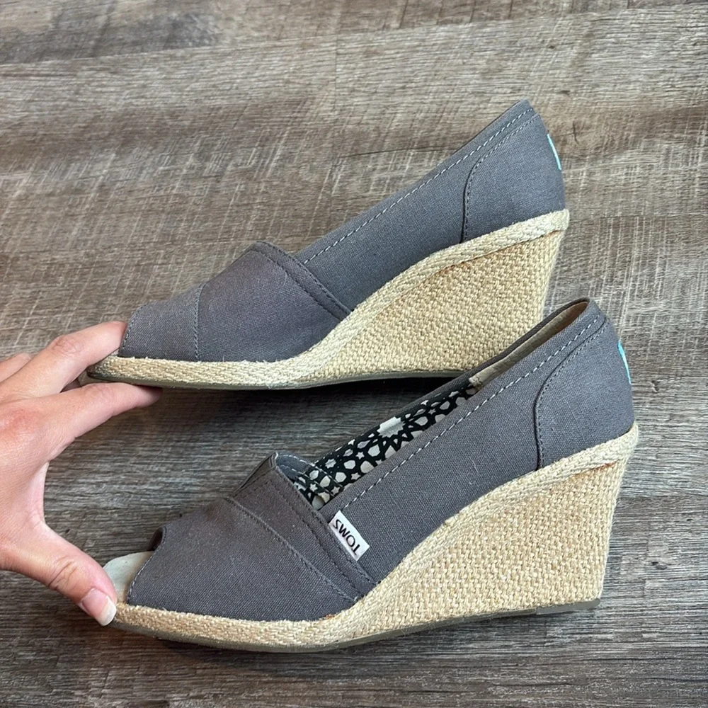TOMS Calypso Wedge Canvas Sandals Women’s 10 Grey Peep Toe Espadrille Heels